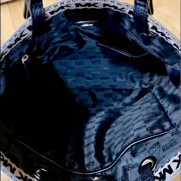 LIKE NEW❗️AUTHENTIC MICHAEL KORS JET SET MONOGRAM TOTE - Picture 9 of 14